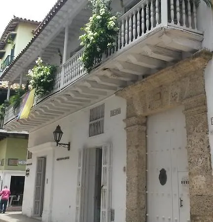 Hotel Casa Mantilla 3-37 *